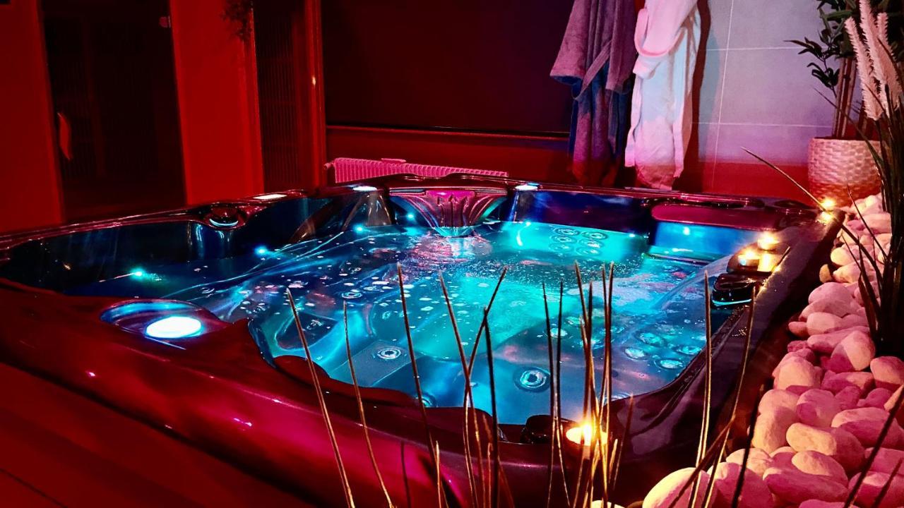 Suite Avec Jacuzzi Et Sauna Privee Evreux Exterior photo
